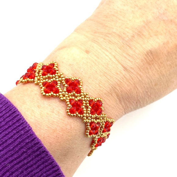 HAND CRAFTED Red Crystal Beaded Bracelet - Picture 5 of 5